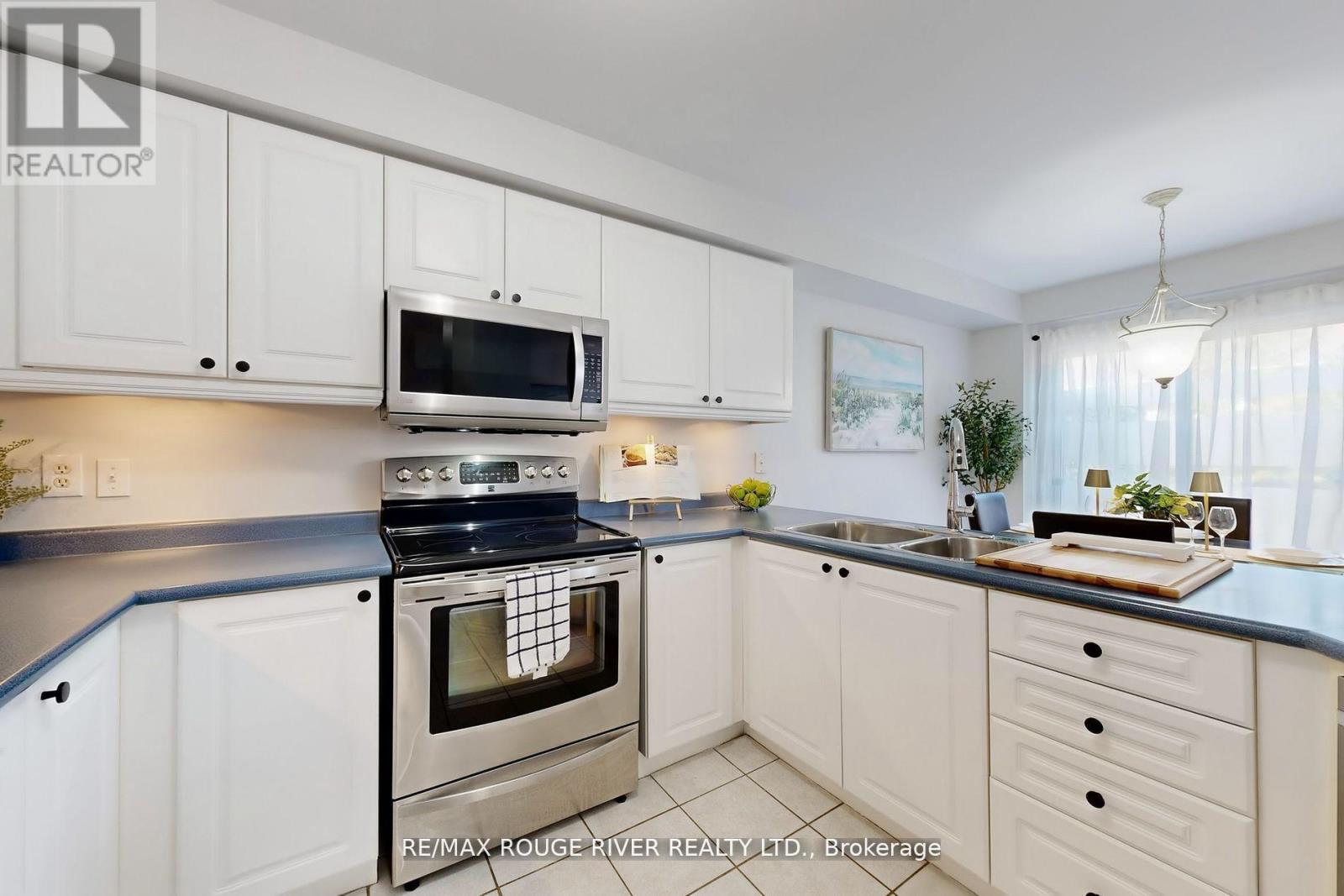 24 Jays Drive, Whitby, Ontario  L1R 2P6 - Photo 9 - E12562188