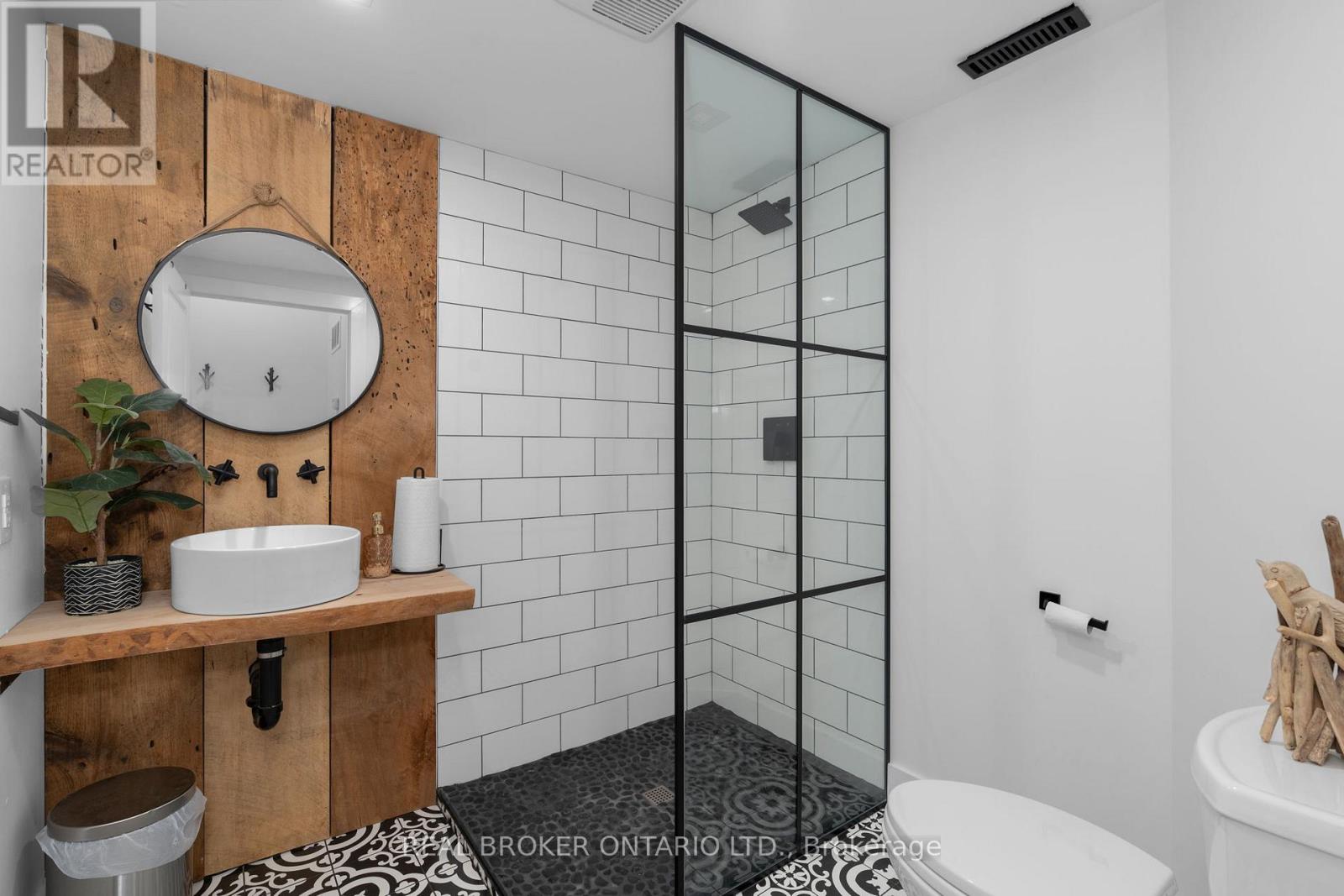 1 Dufferin Street, Innisfil, Ontario  L0L 1L0 - Photo 14 - N12470741