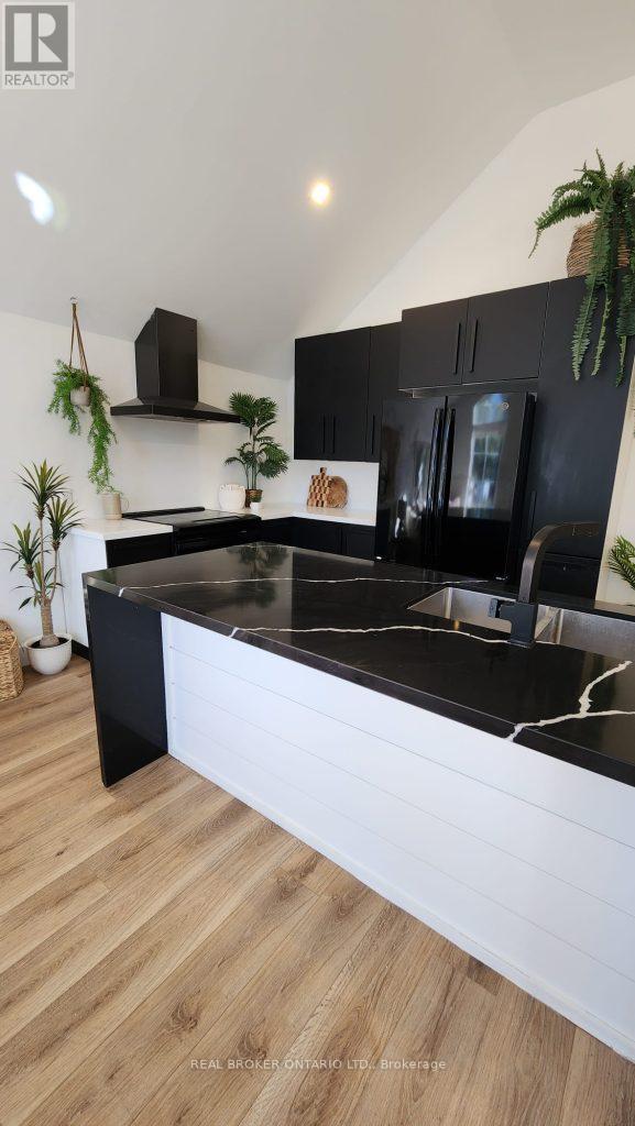 1 Dufferin Street, Innisfil, Ontario  L0L 1L0 - Photo 3 - N12470741