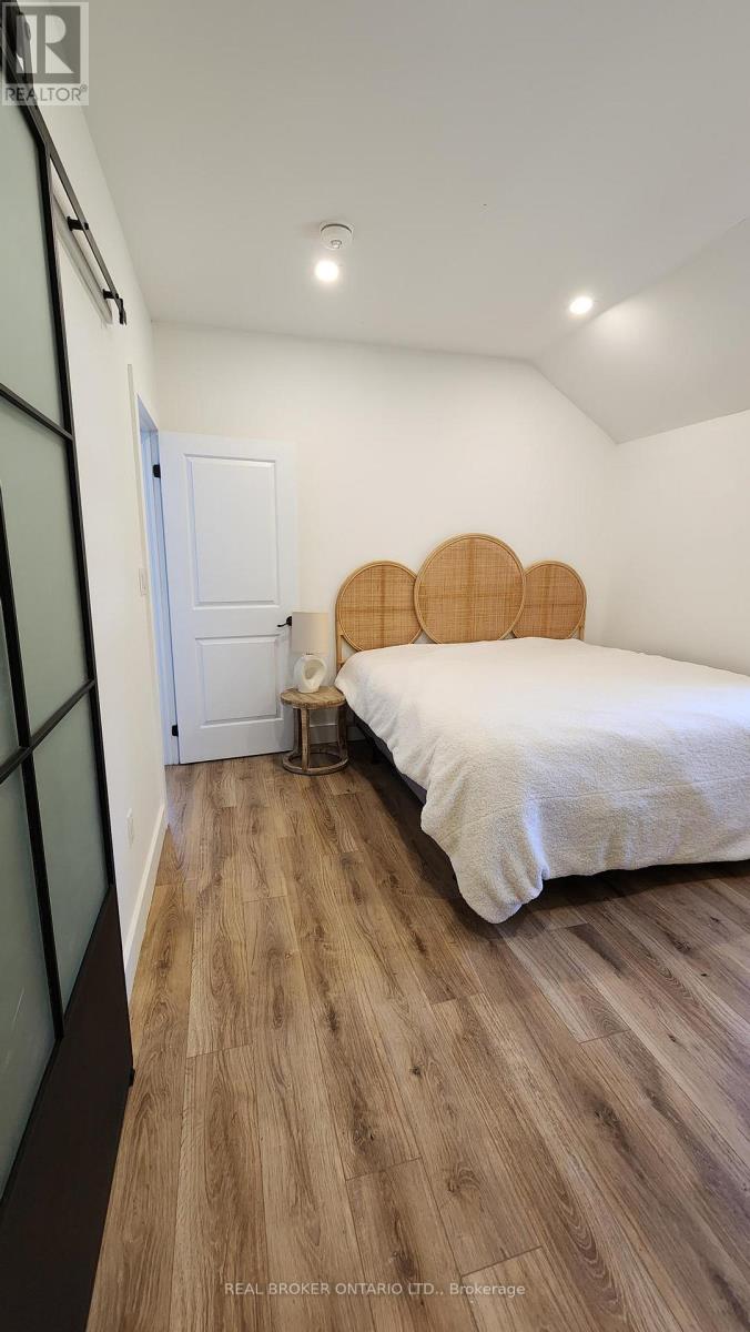 1 Dufferin Street, Innisfil, Ontario  L0L 1L0 - Photo 4 - N12470741