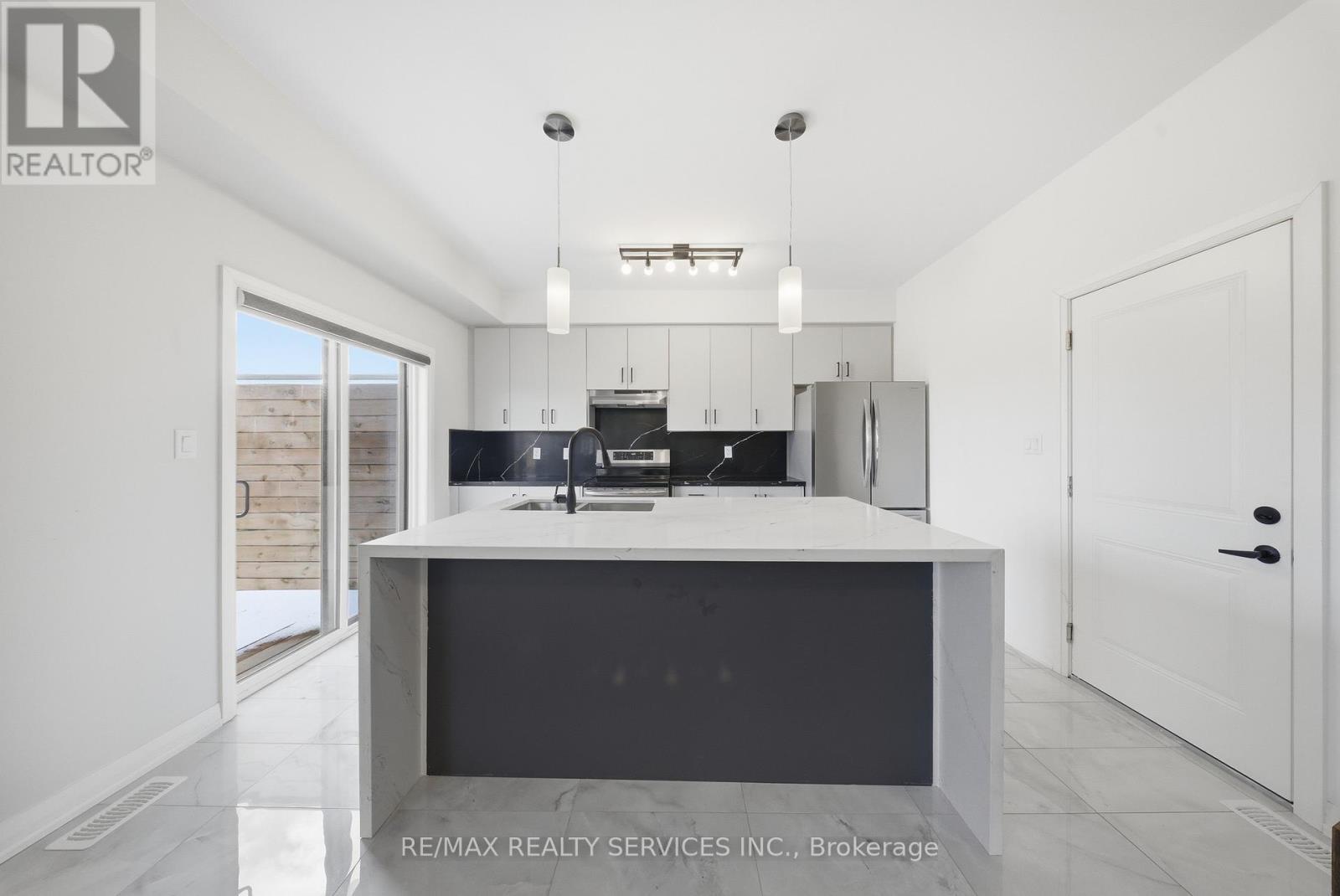 44 Lahey Crescent, Penetanguishene, Ontario  L9M 0W1 - Photo 9 - S12553100