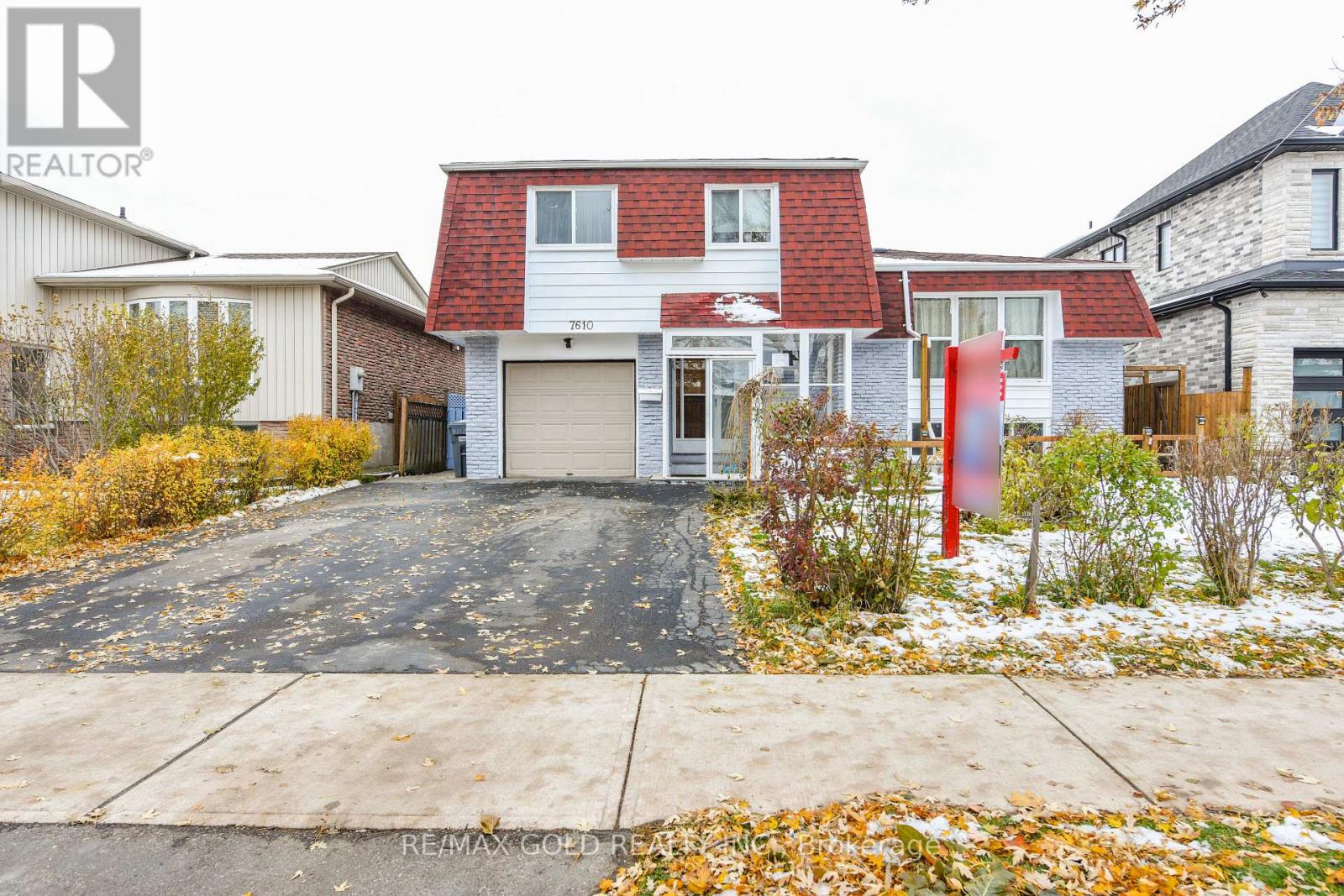 7610 Anaka Drive, Mississauga, Ontario  L4T 3H7 - Photo 3 - W12549212