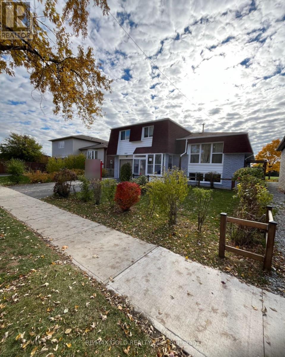 7610 Anaka Drive, Mississauga, Ontario  L4T 3H7 - Photo 2 - W12549212