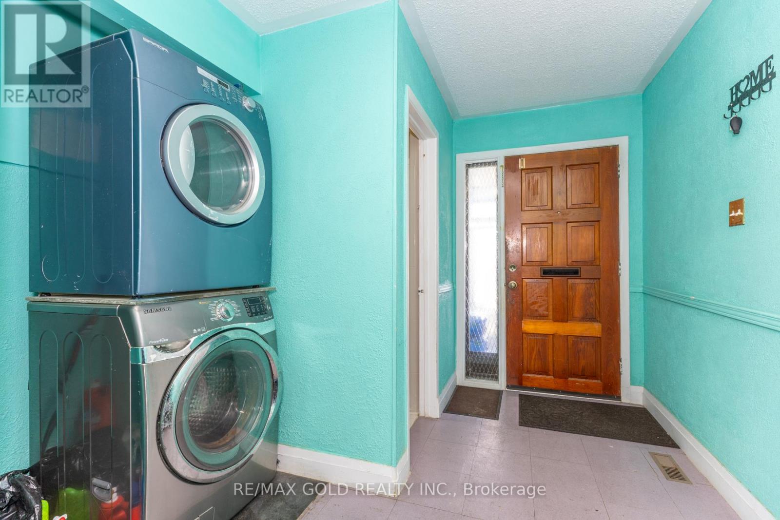 7610 Anaka Drive, Mississauga, Ontario  L4T 3H7 - Photo 4 - W12549212