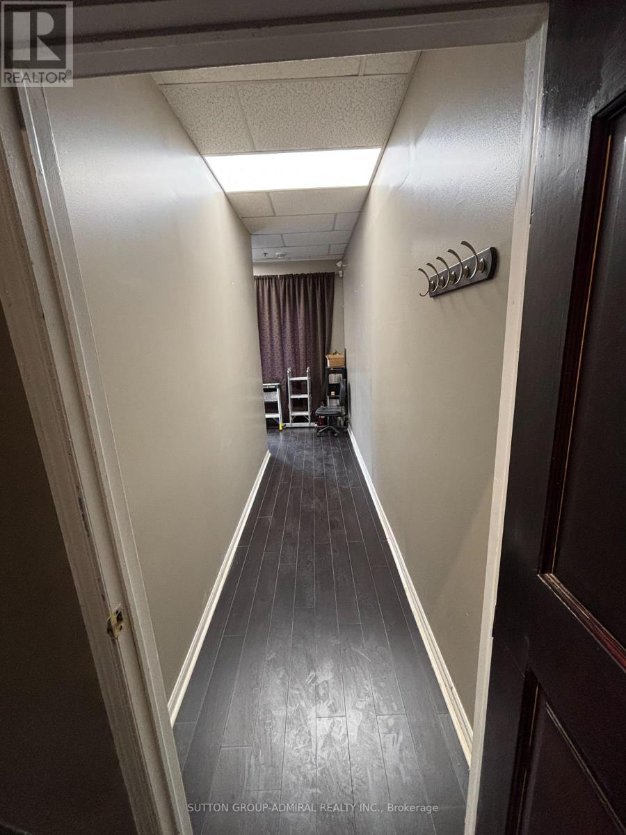 11 - 167 Applewood Crescent, Vaughan, Ontario  L4K 4K7 - Photo 10 - N12562180