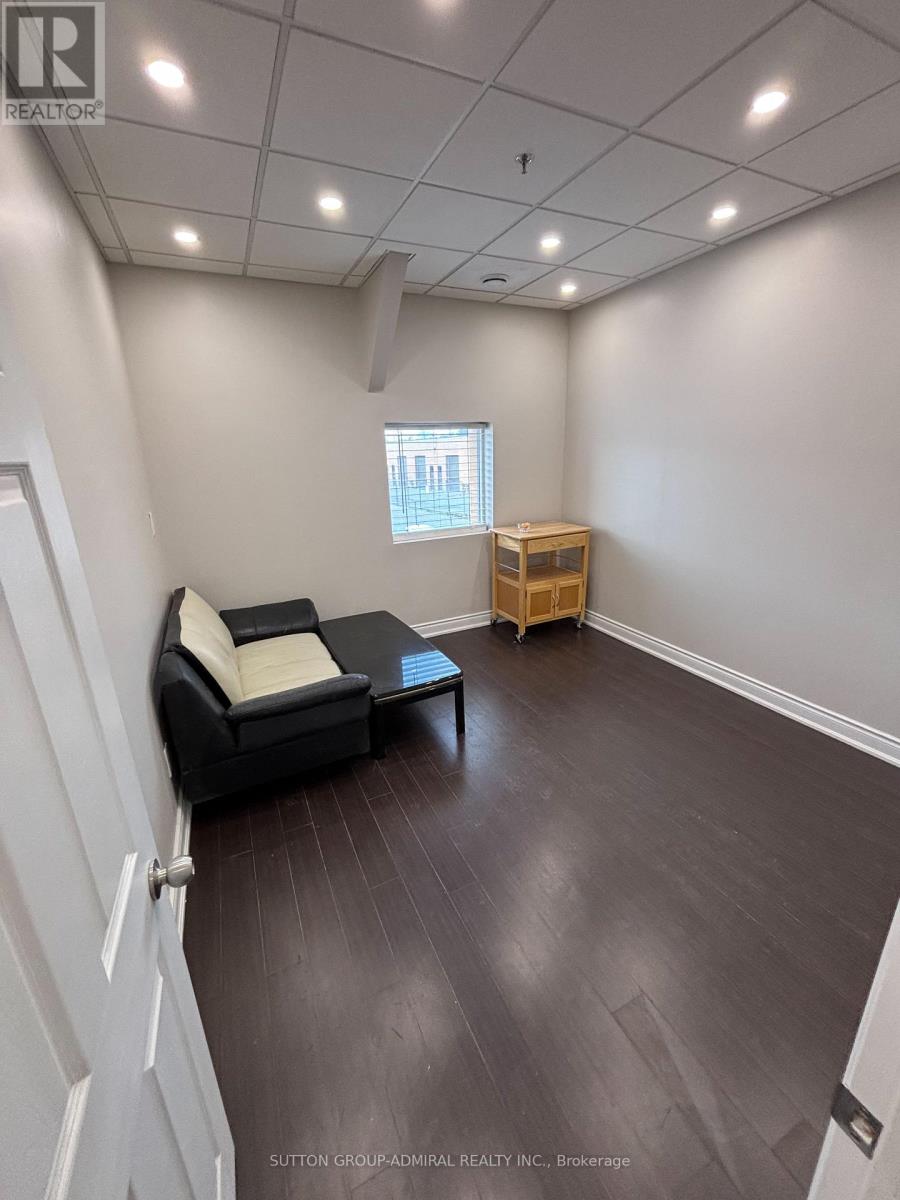 11 - 167 Applewood Crescent, Vaughan, Ontario  L4K 4K7 - Photo 2 - N12562180
