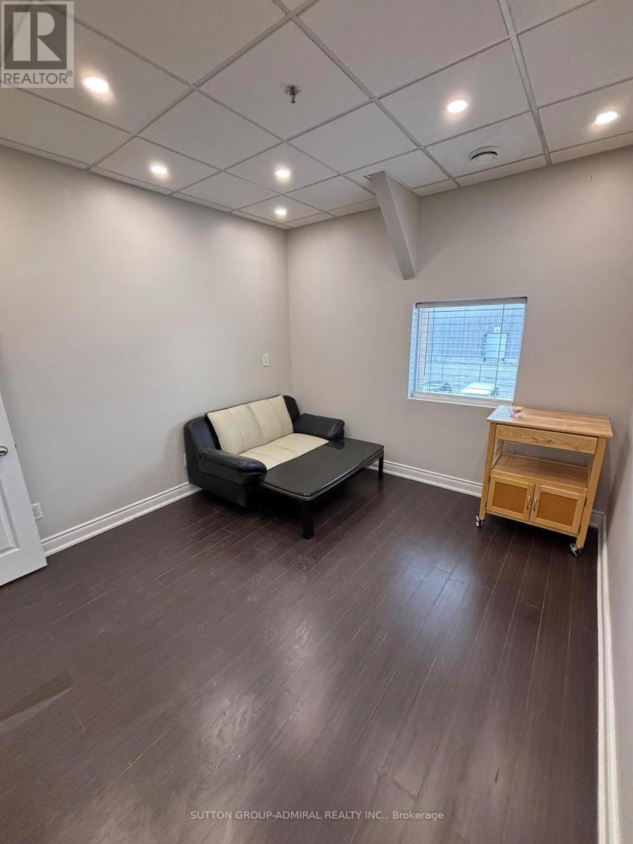 11 - 167 Applewood Crescent, Vaughan, Ontario  L4K 4K7 - Photo 3 - N12562180