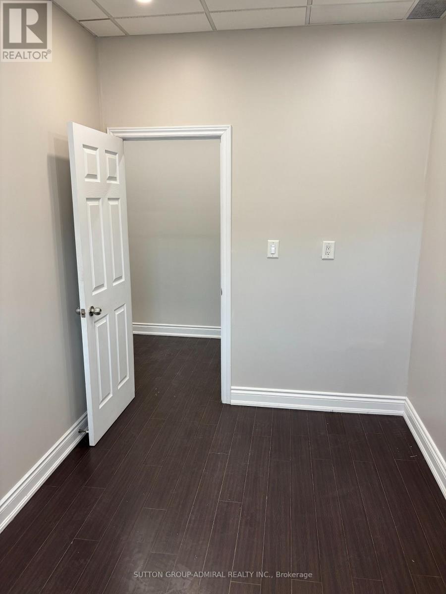 11 - 167 Applewood Crescent, Vaughan, Ontario  L4K 4K7 - Photo 4 - N12562180