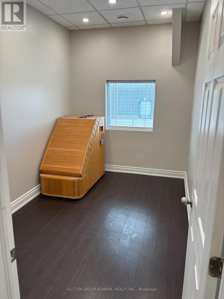 11 - 167 Applewood Crescent, Vaughan, Ontario  L4K 4K7 - Photo 5 - N12562180