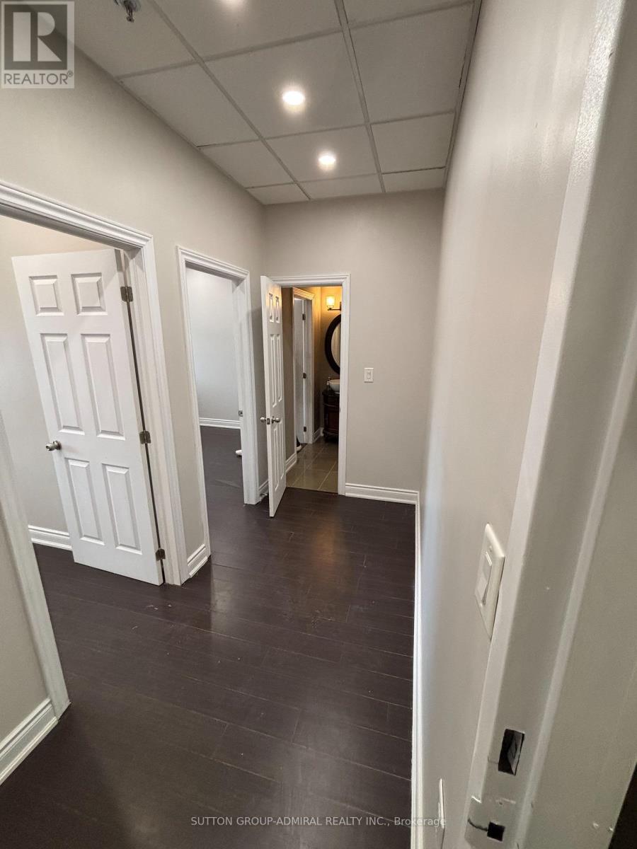 11 - 167 Applewood Crescent, Vaughan, Ontario  L4K 4K7 - Photo 7 - N12562180