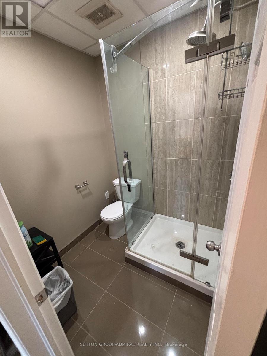 11 - 167 Applewood Crescent, Vaughan, Ontario  L4K 4K7 - Photo 8 - N12562180