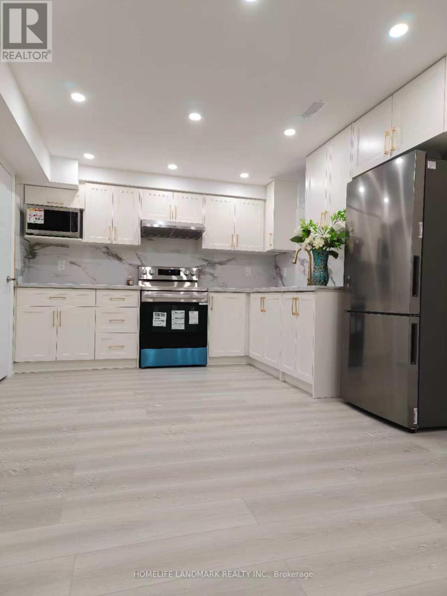 252 Borealis Avenue, Aurora, Ontario  L4G 7V9 - Photo 2 - N12562184