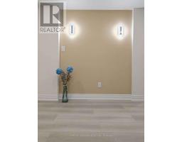 252 BOREALIS AVENUE, Aurora, Ontario