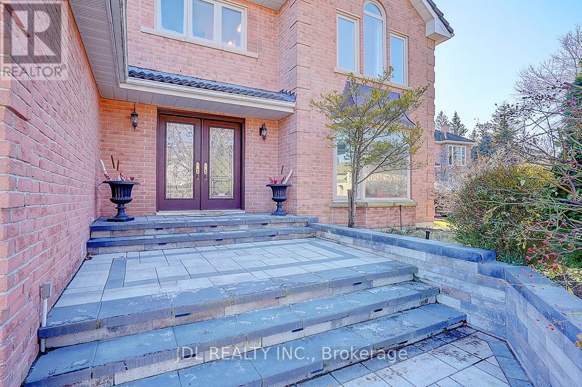 85 Marsh Harbour Court, Aurora, Ontario  L4G 5Y8 - Photo 3 - N12562216