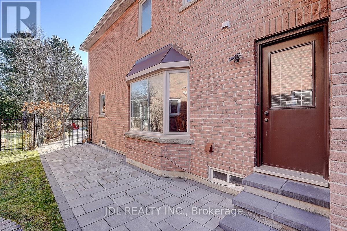 85 Marsh Harbour Court, Aurora, Ontario  L4G 5Y8 - Photo 4 - N12562216