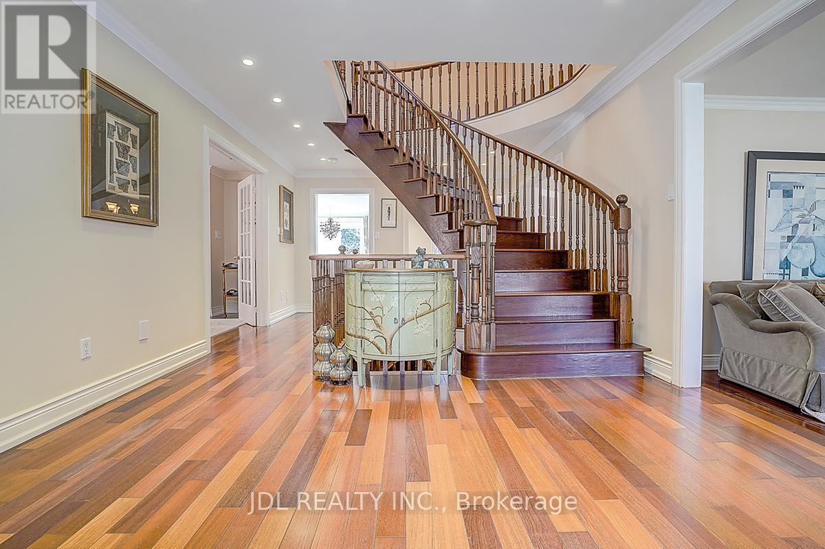 85 Marsh Harbour Court, Aurora, Ontario  L4G 5Y8 - Photo 9 - N12562216