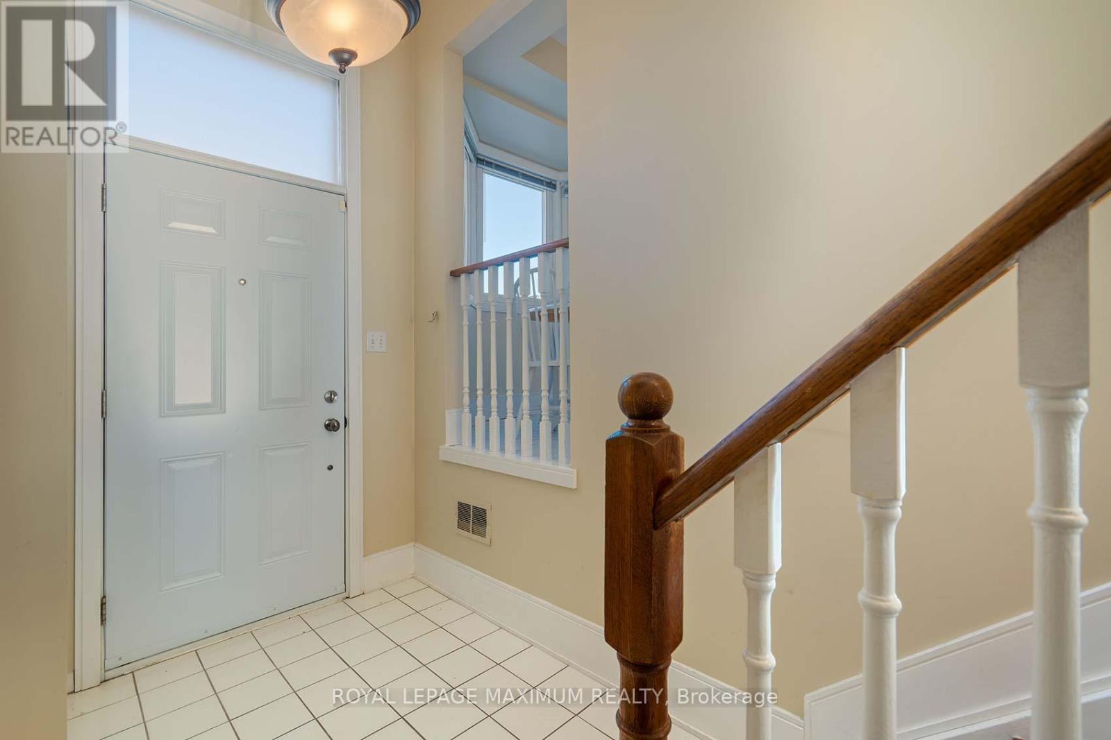 1 - 217 Woodbridge Avenue, Vaughan, Ontario  L4L 2T1 - Photo 4 - N12562236