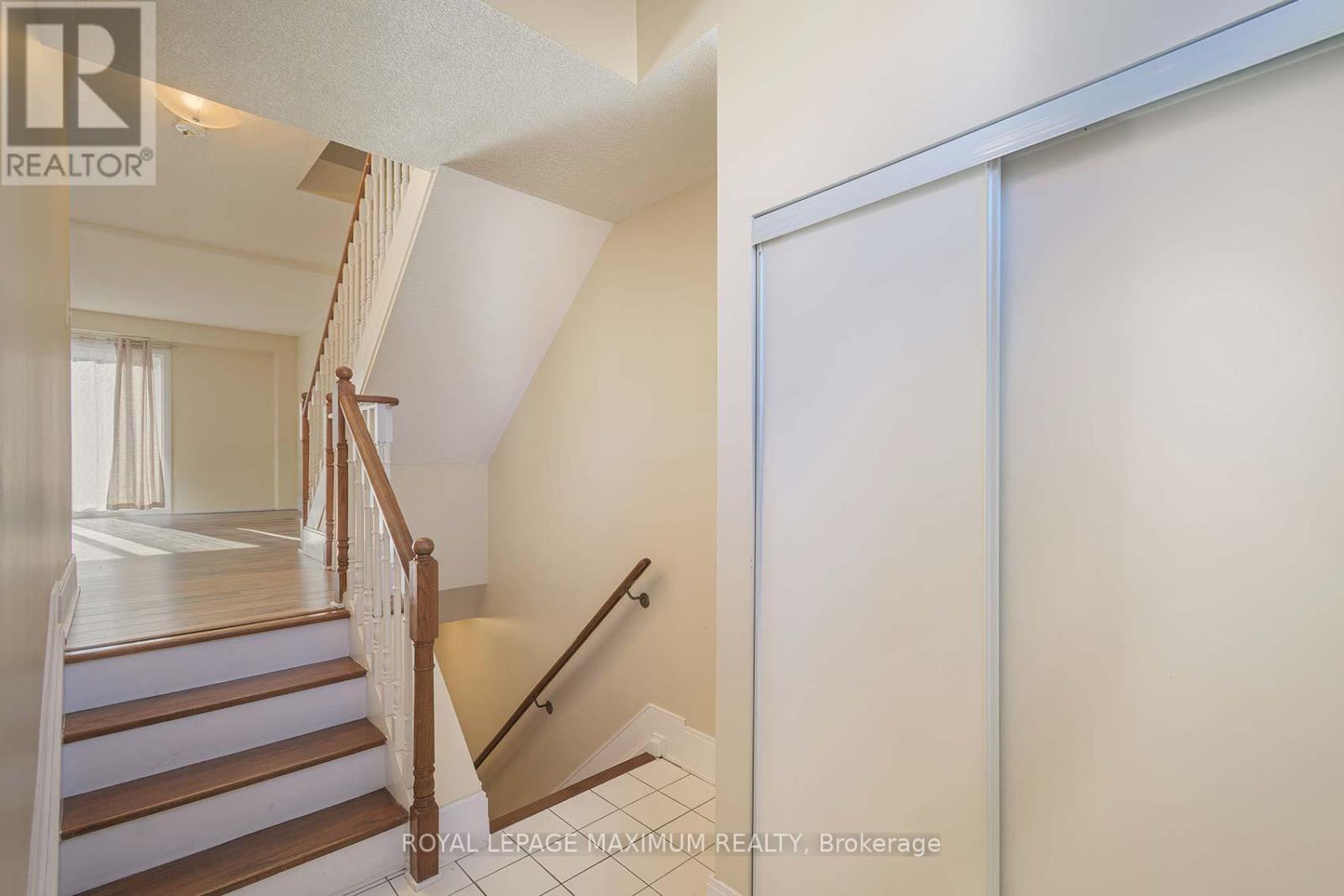 1 - 217 Woodbridge Avenue, Vaughan, Ontario  L4L 2T1 - Photo 5 - N12562236