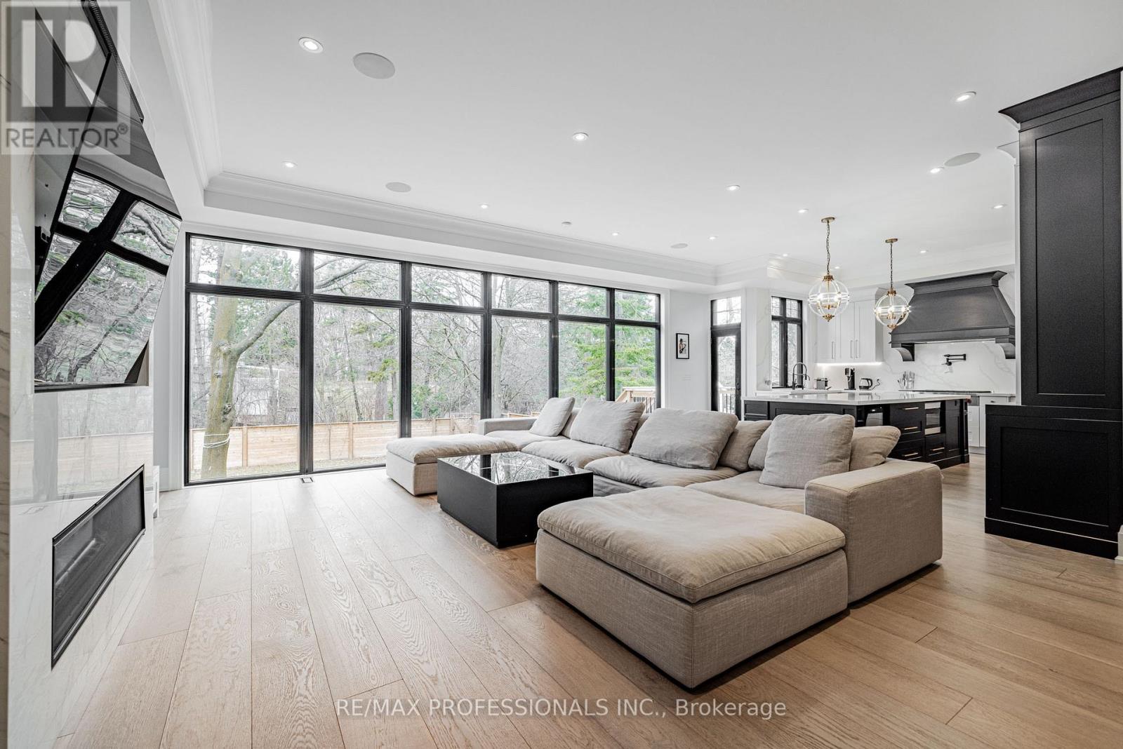 152 Wells Street, Aurora, Ontario  L4G 1T7 - Photo 11 - N12562258