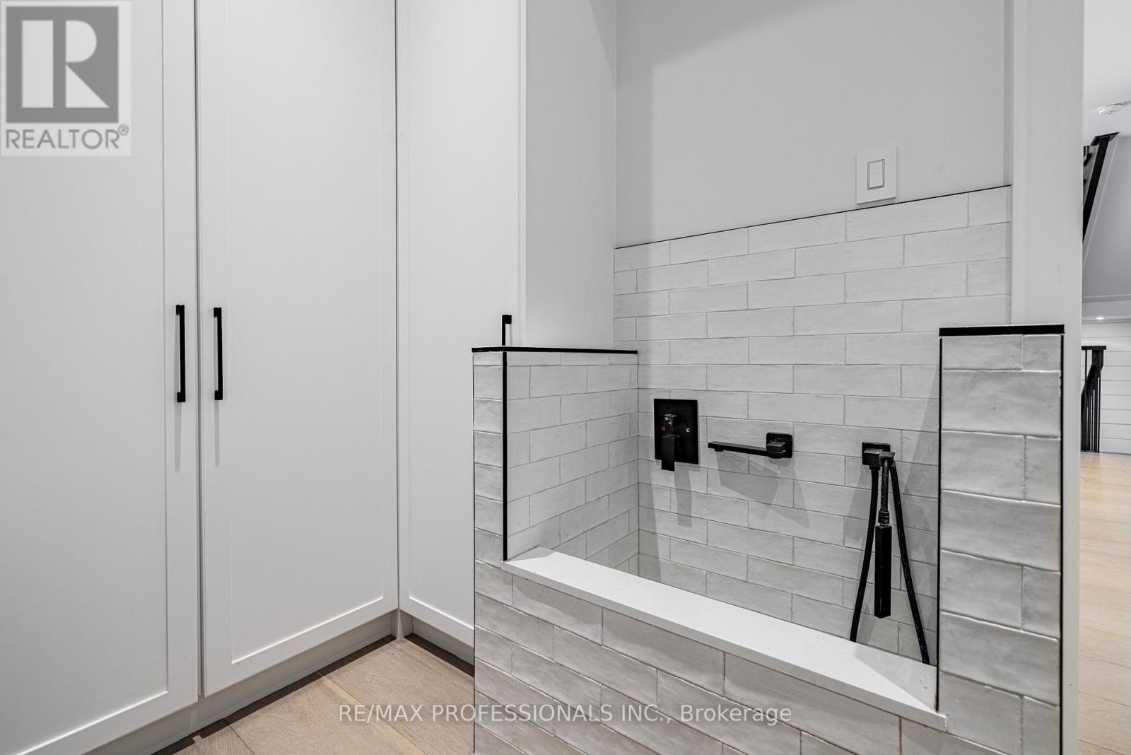 152 Wells Street, Aurora, Ontario  L4G 1T7 - Photo 19 - N12562258