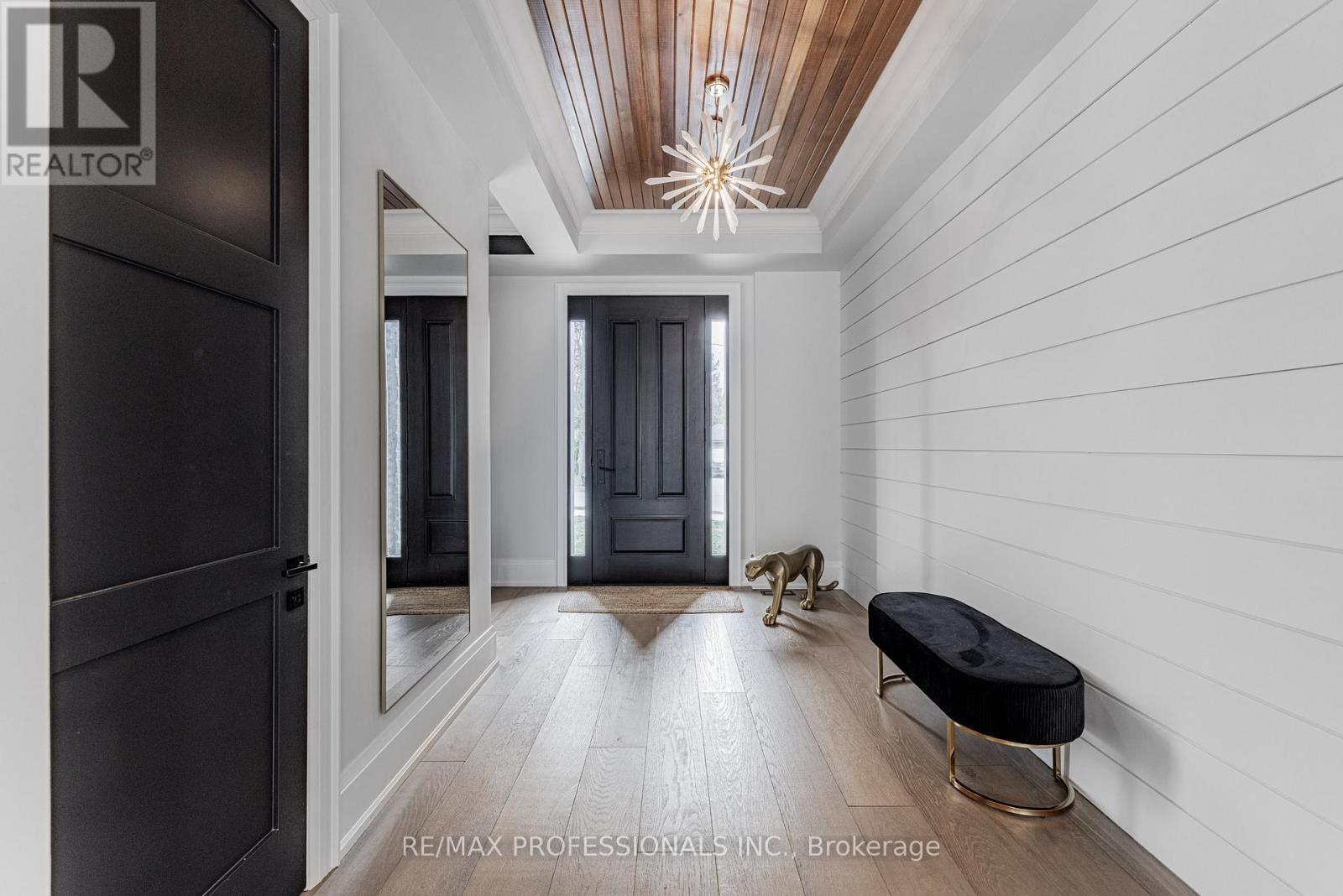 152 Wells Street, Aurora, Ontario  L4G 1T7 - Photo 2 - N12562258