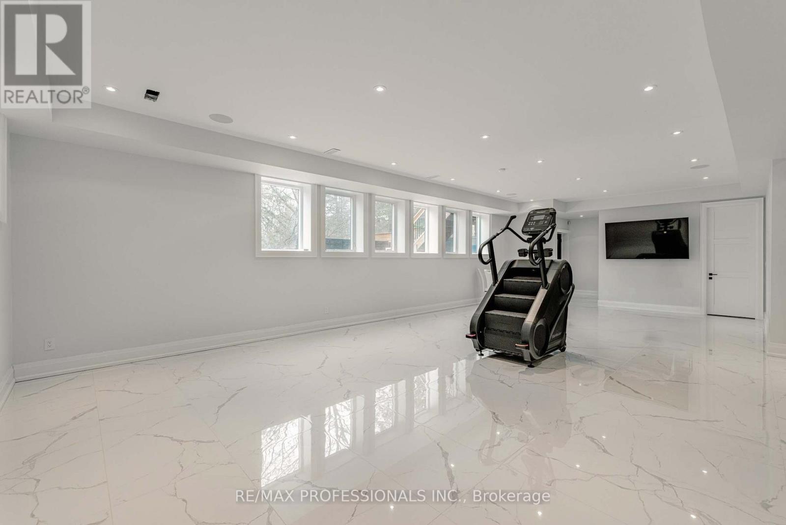 152 Wells Street, Aurora, Ontario  L4G 1T7 - Photo 35 - N12562258