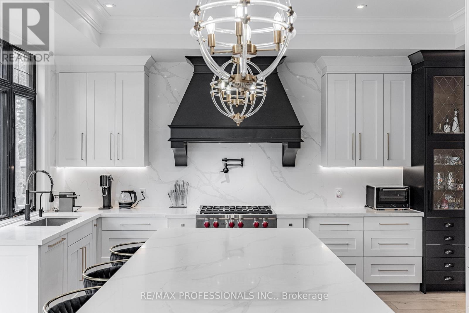 152 Wells Street, Aurora, Ontario  L4G 1T7 - Photo 4 - N12562258