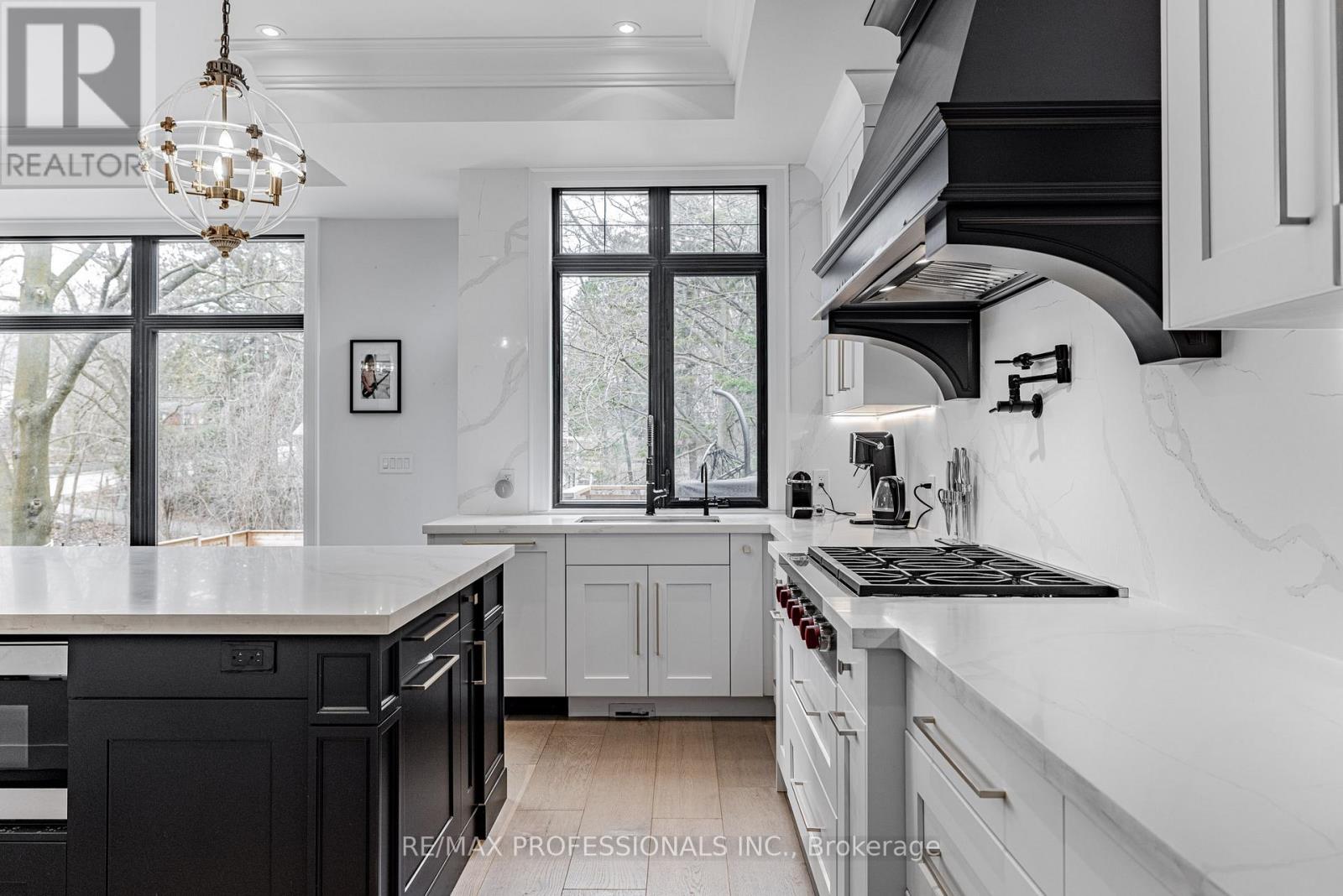 152 Wells Street, Aurora, Ontario  L4G 1T7 - Photo 9 - N12562258