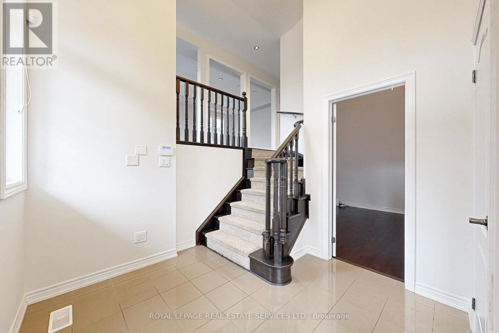 107 Rumsey Road, Vaughan, Ontario  L6A 4L8 - Photo 4 - N12562346