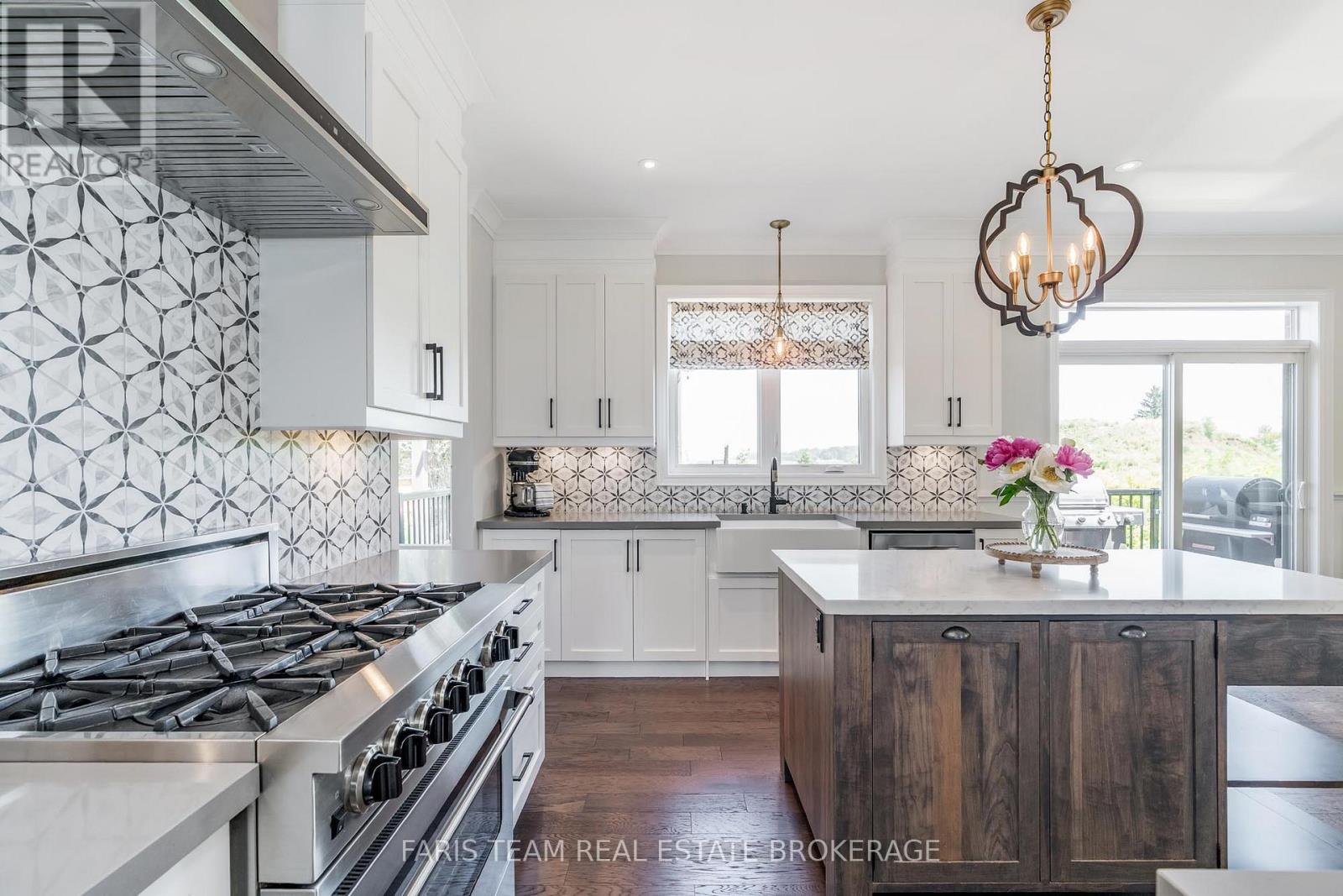 38 Nelson Street, Clearview (Creemore), Ontario  L0M 1G0 - Photo 6 - S12562388