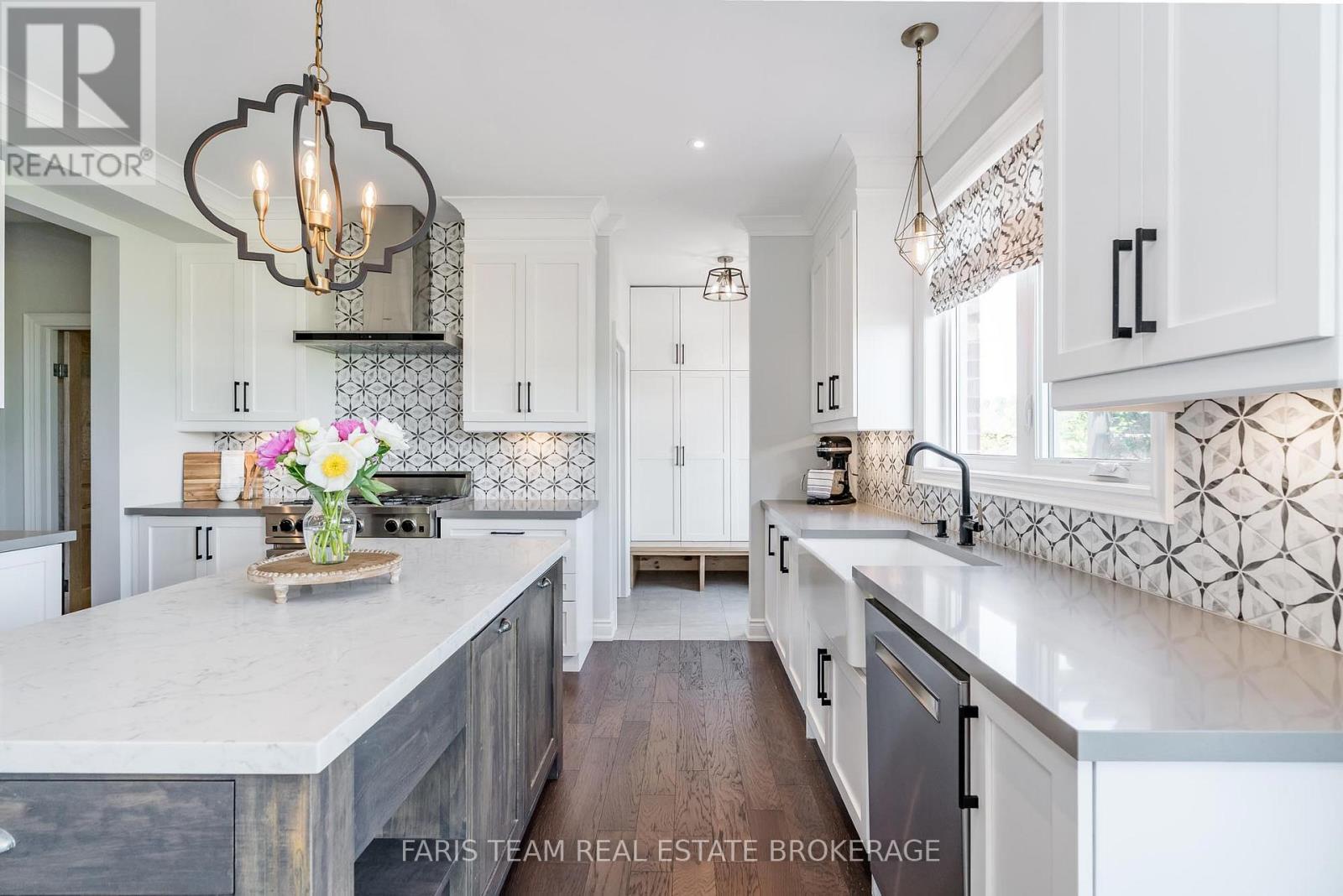 38 Nelson Street, Clearview (Creemore), Ontario  L0M 1G0 - Photo 7 - S12562388