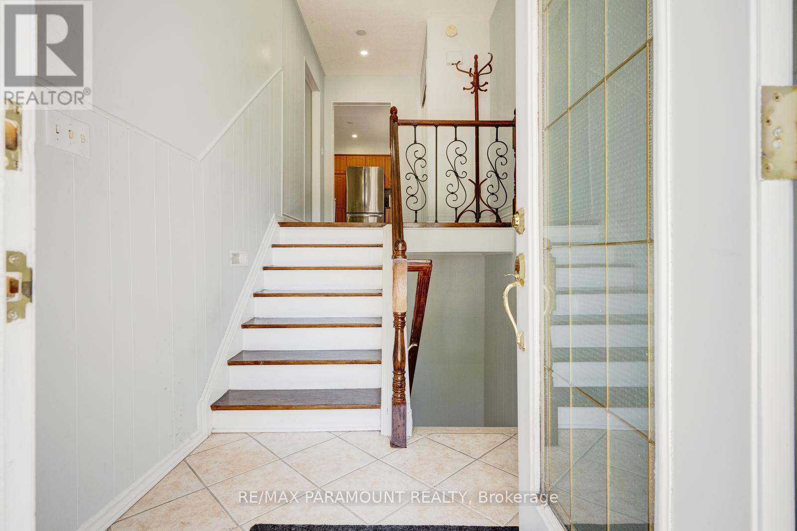 3197 Candela Drive, Mississauga, Ontario  L5A 2T9 - Photo 5 - W12562168