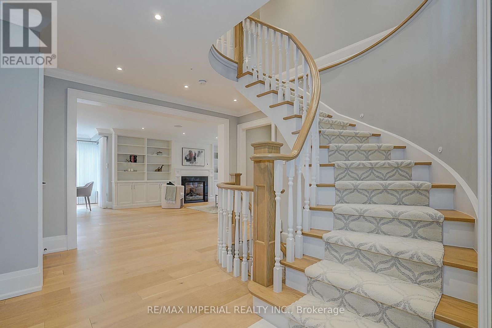 1832 Pine Siskin Court, Mississauga, Ontario  L5L 2Y3 - Photo 10 - W12562190