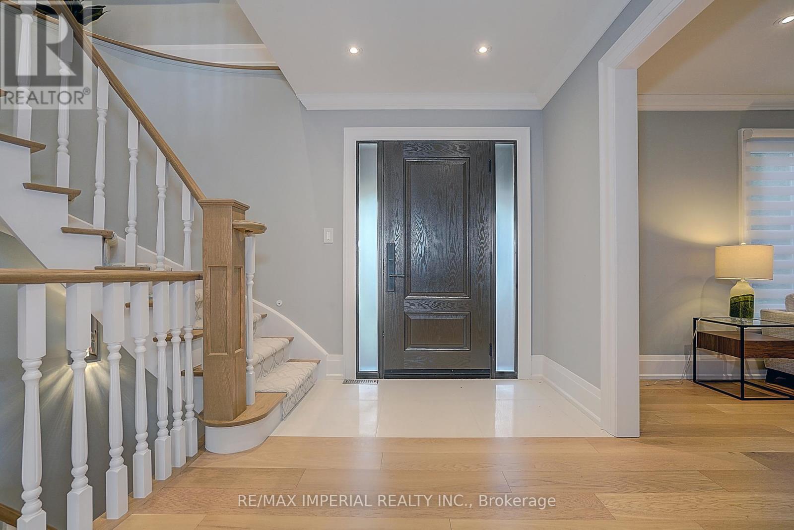 1832 Pine Siskin Court, Mississauga, Ontario  L5L 2Y3 - Photo 8 - W12562190