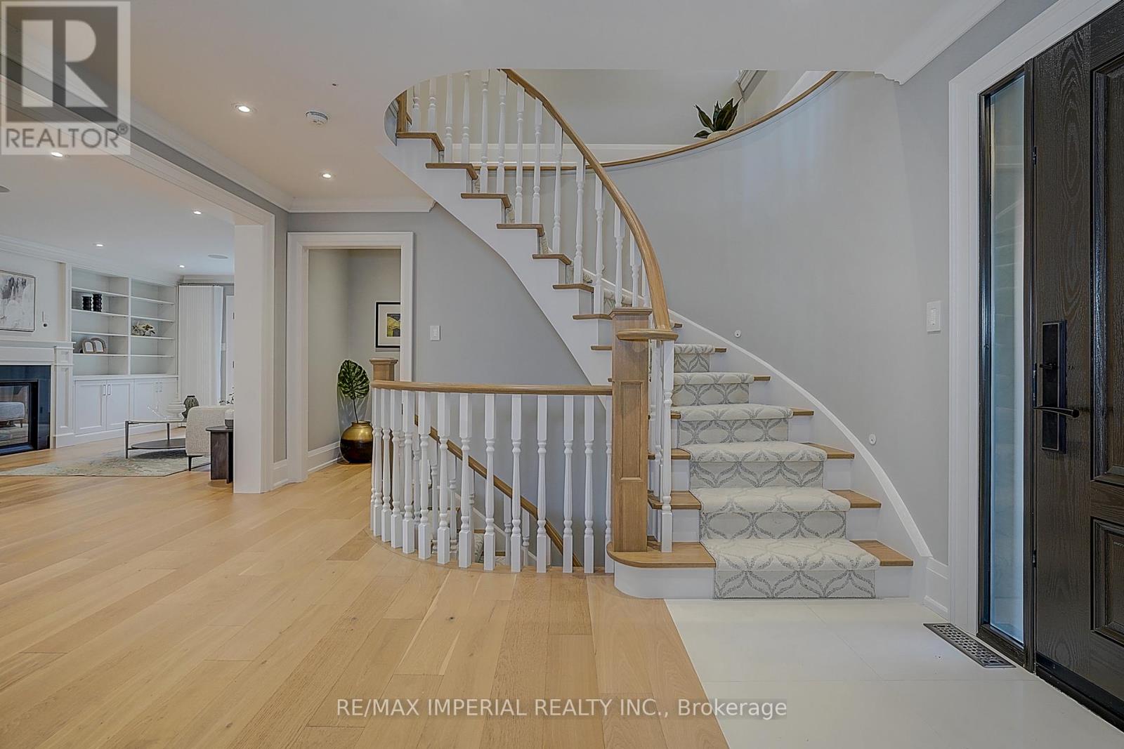 1832 Pine Siskin Court, Mississauga, Ontario  L5L 2Y3 - Photo 9 - W12562190