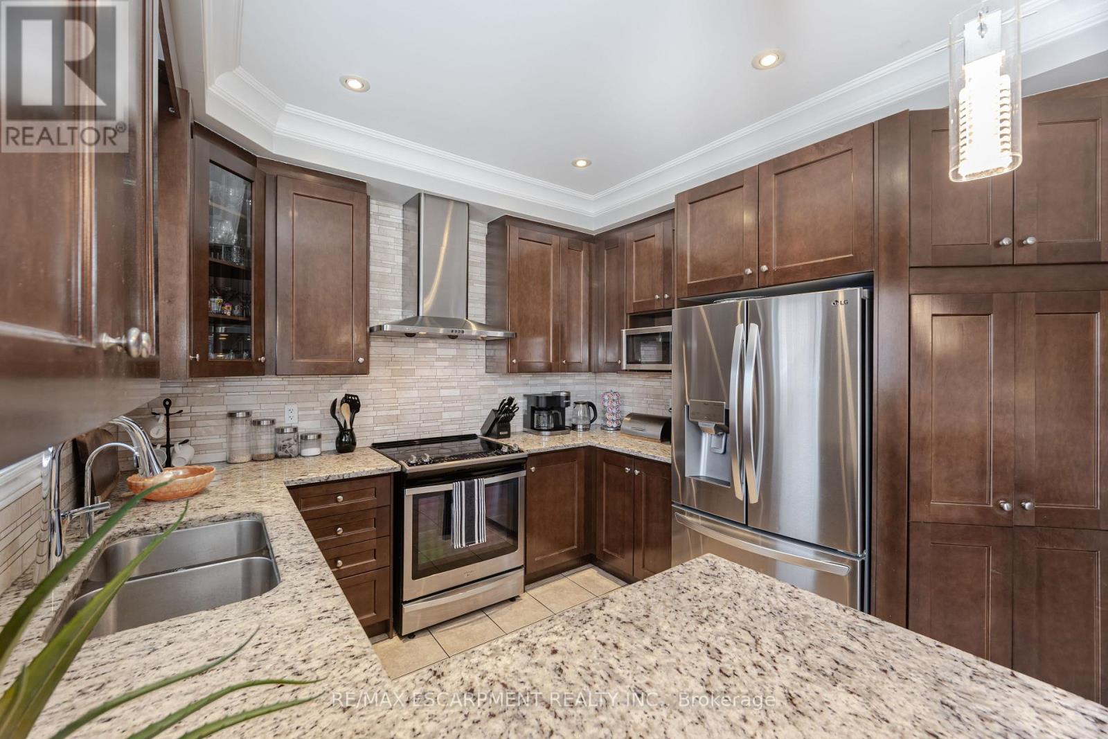 31 Vanderbrink Drive, Brampton, Ontario  L6R 0E6 - Photo 20 - W12562196