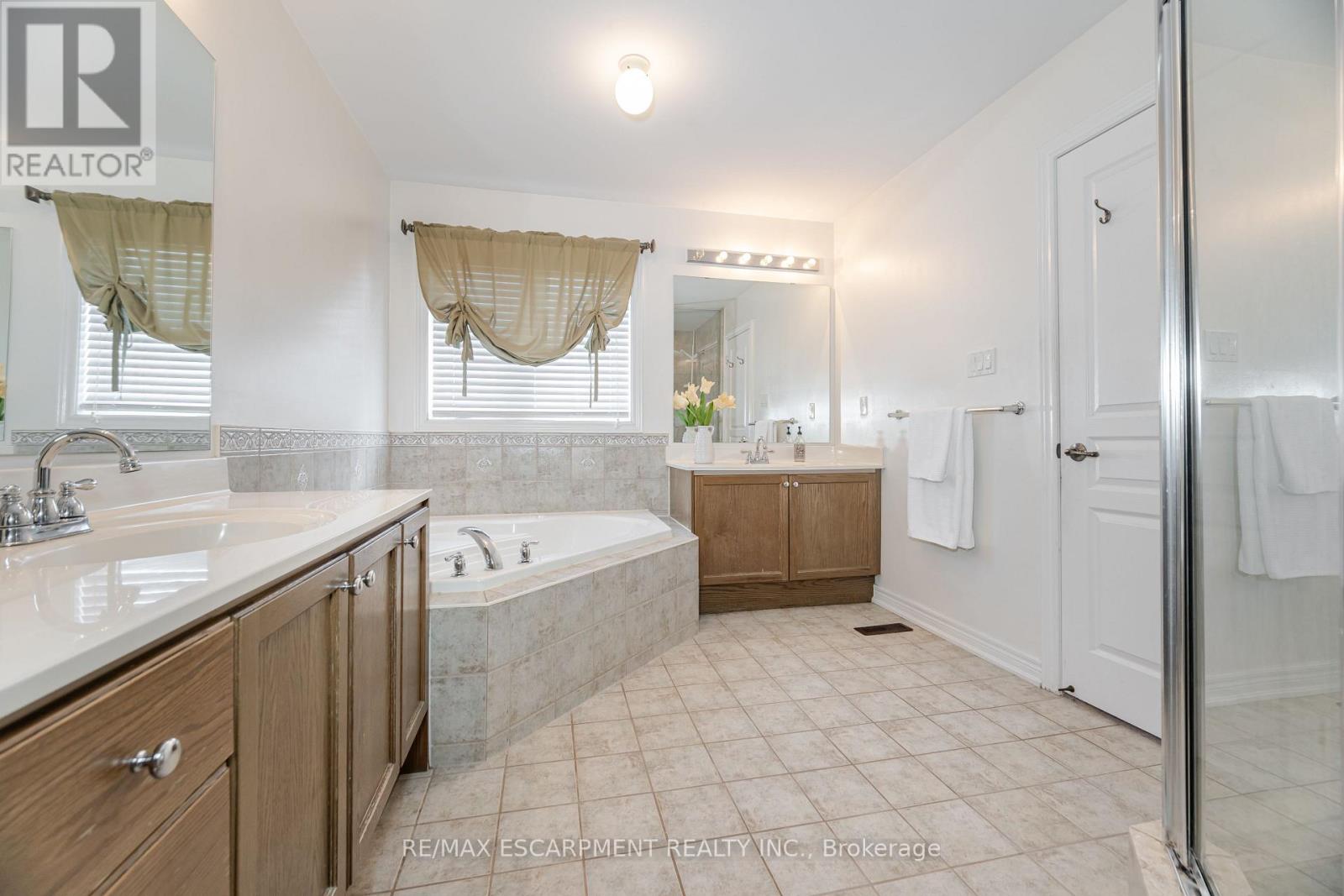 31 Vanderbrink Drive, Brampton, Ontario  L6R 0E6 - Photo 29 - W12562196