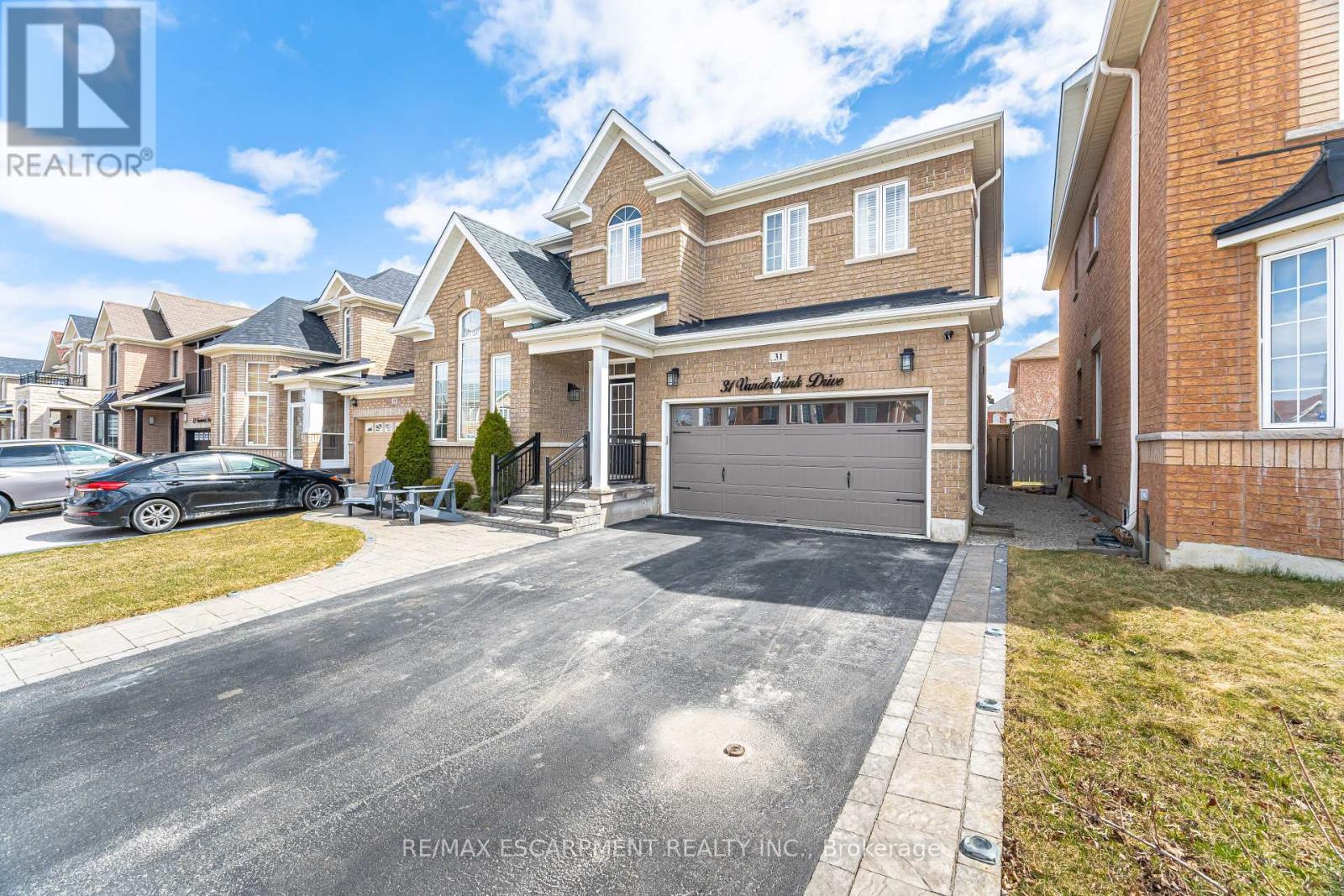 31 Vanderbrink Drive, Brampton, Ontario  L6R 0E6 - Photo 3 - W12562196