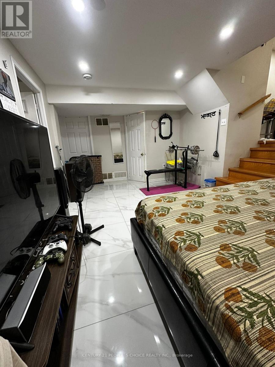 147 Bruce Beer Drive, Brampton, Ontario  L6V 3J2 - Photo 5 - W12562204