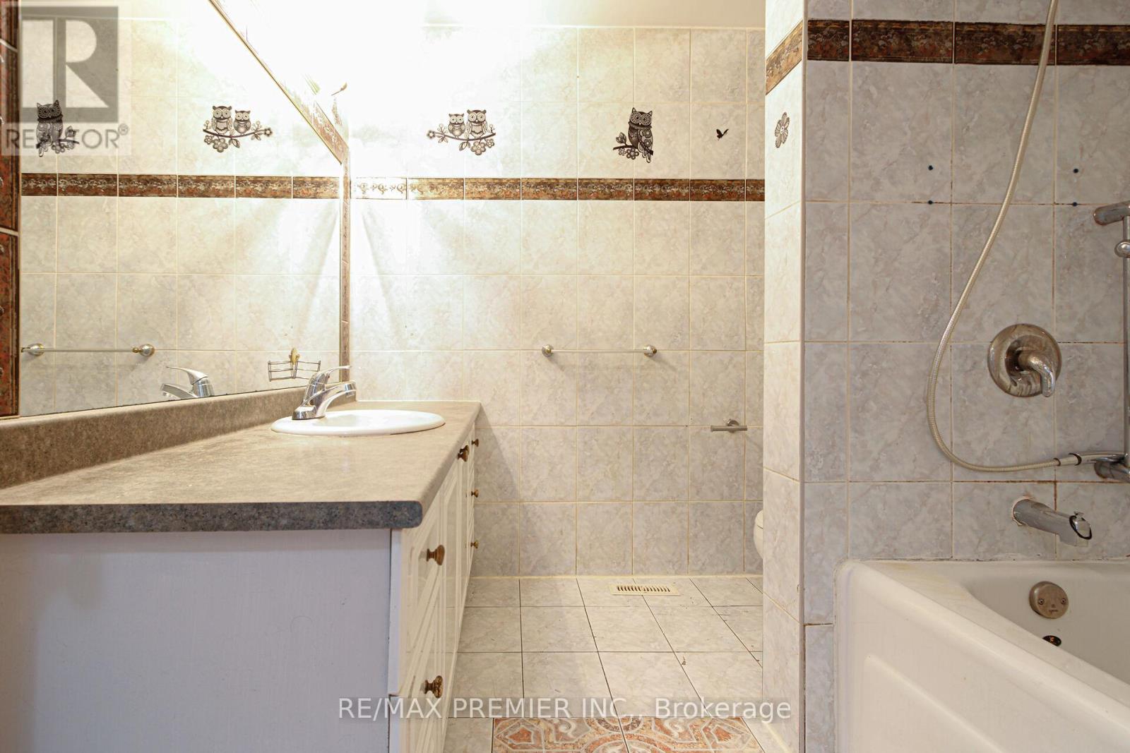 12 Annabelle Drive, Toronto, Ontario  M9V 3B6 - Photo 15 - W12562206