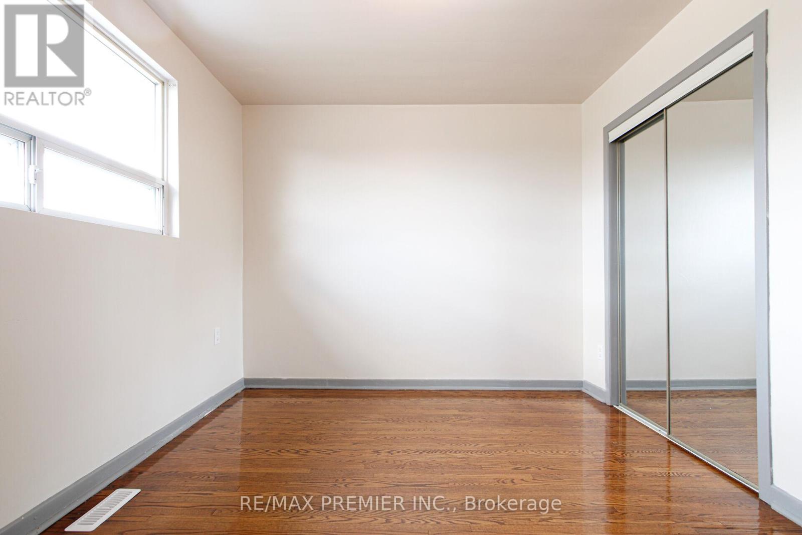 12 Annabelle Drive, Toronto, Ontario  M9V 3B6 - Photo 18 - W12562206