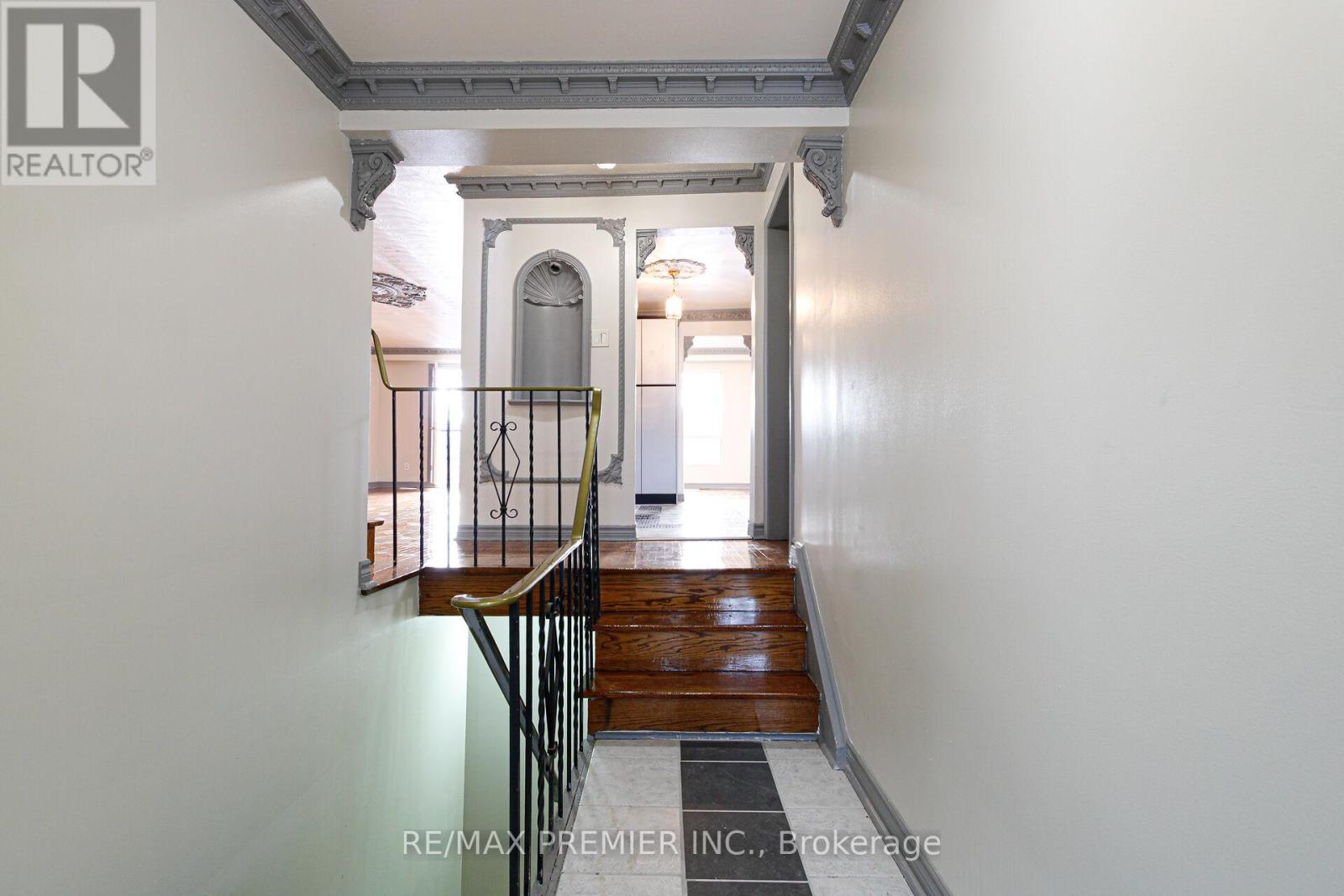 12 Annabelle Drive, Toronto, Ontario  M9V 3B6 - Photo 5 - W12562206