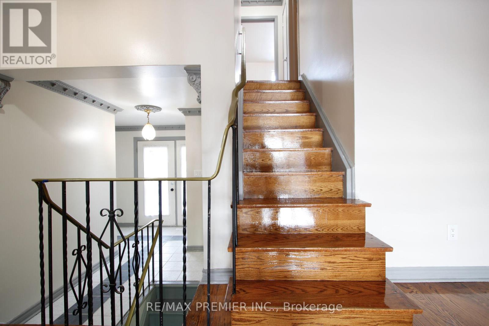 12 Annabelle Drive, Toronto, Ontario  M9V 3B6 - Photo 9 - W12562206