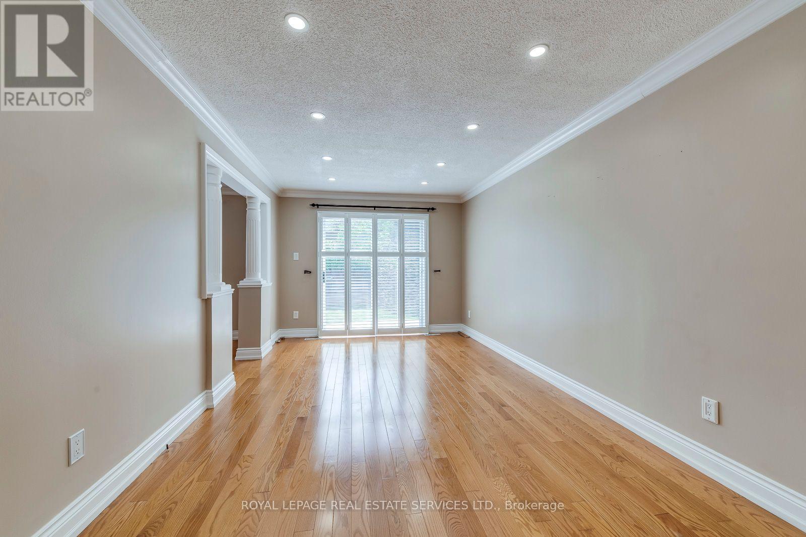 5254 Astwell Avenue, Mississauga, Ontario  L5R 3H8 - Photo 4 - W12562220