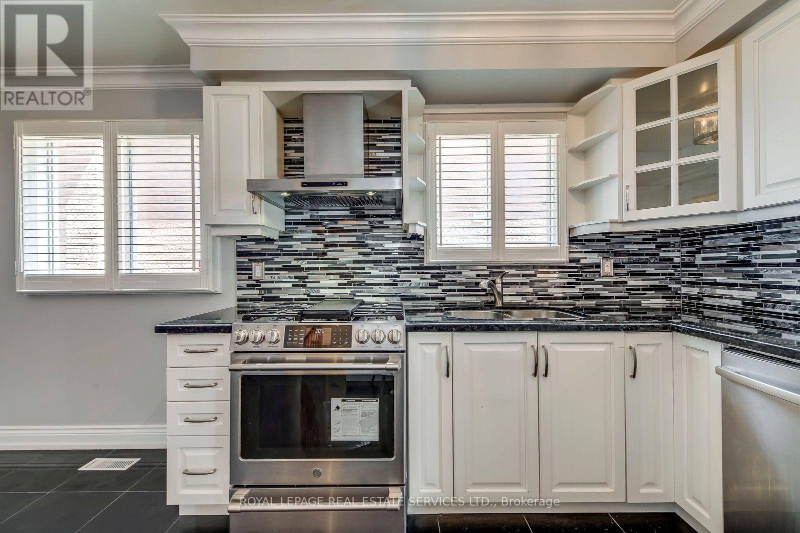 5254 Astwell Avenue, Mississauga, Ontario  L5R 3H8 - Photo 9 - W12562220