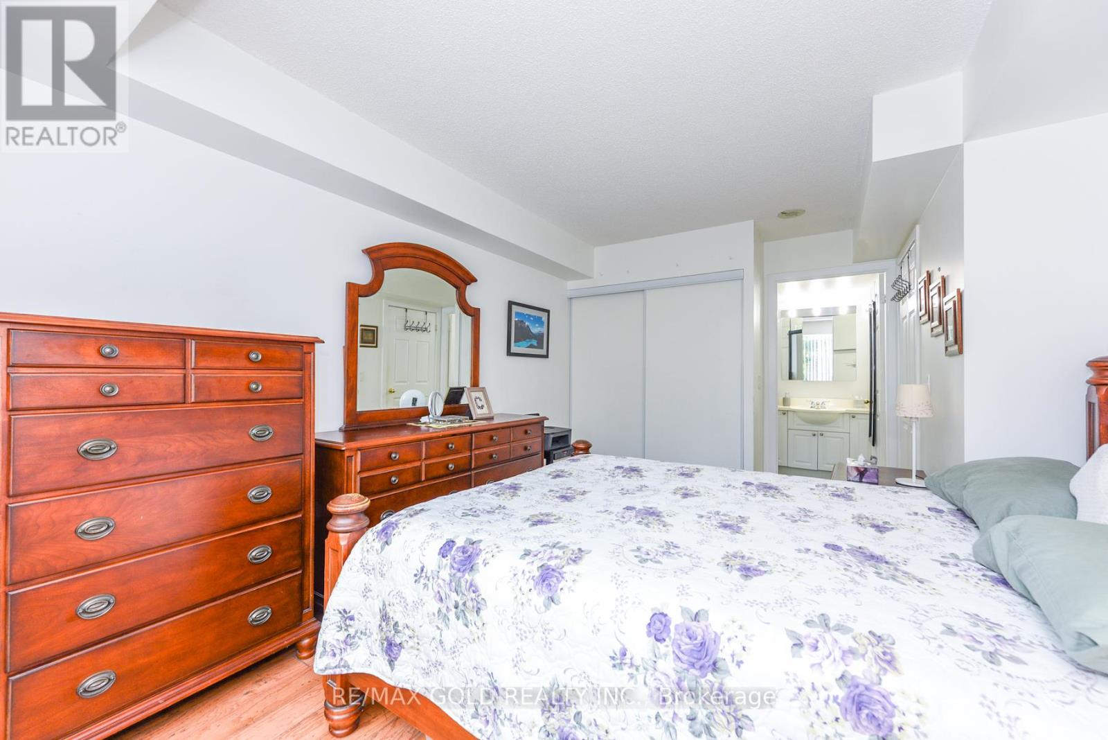 211 - 17 Michael Power Place, Toronto, Ontario  M9A 5G5 - Photo 12 - W12562264