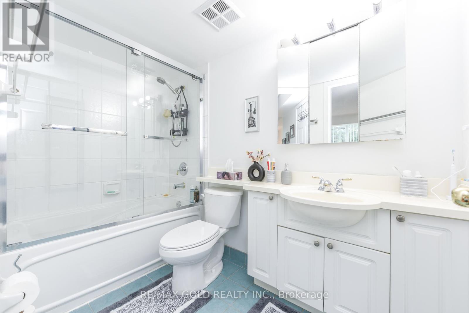 211 - 17 Michael Power Place, Toronto, Ontario  M9A 5G5 - Photo 13 - W12562264