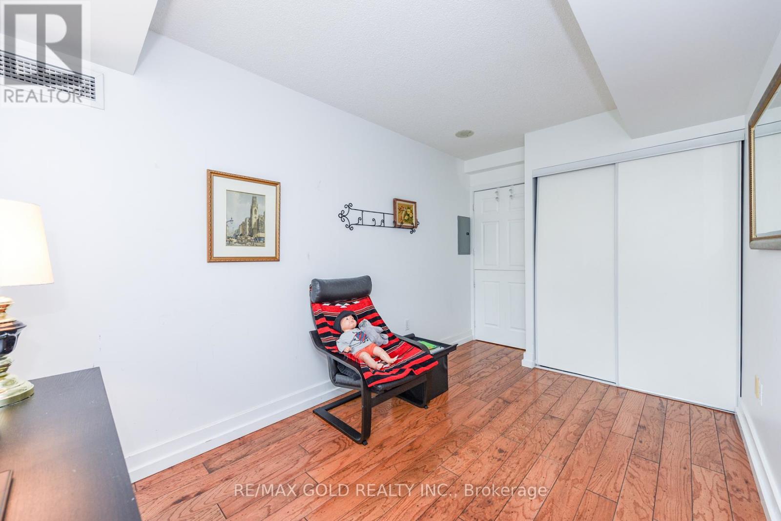 211 - 17 Michael Power Place, Toronto, Ontario  M9A 5G5 - Photo 17 - W12562264