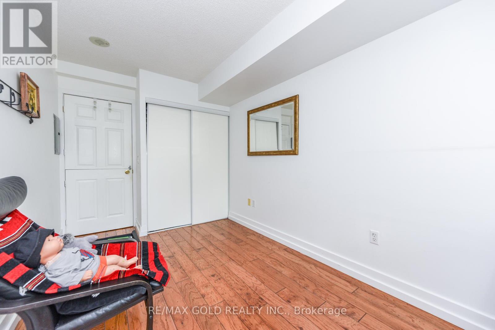 211 - 17 Michael Power Place, Toronto, Ontario  M9A 5G5 - Photo 18 - W12562264