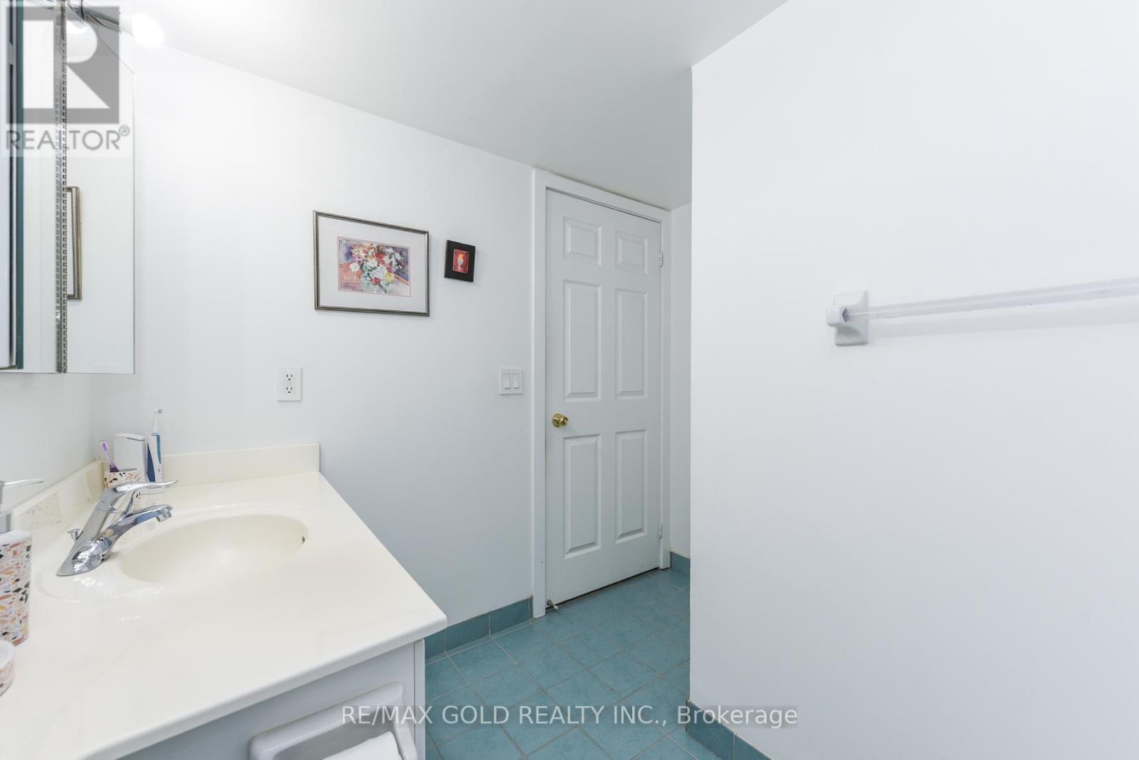 211 - 17 Michael Power Place, Toronto, Ontario  M9A 5G5 - Photo 23 - W12562264